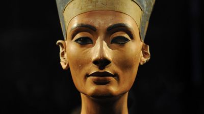 bust of Nefertiti