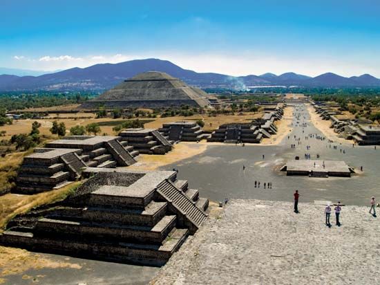 The remains of the ancient city of Teotihuacán in Mexico include pyramids, temples, and palaces. The city reached its peak in 500 ce.
