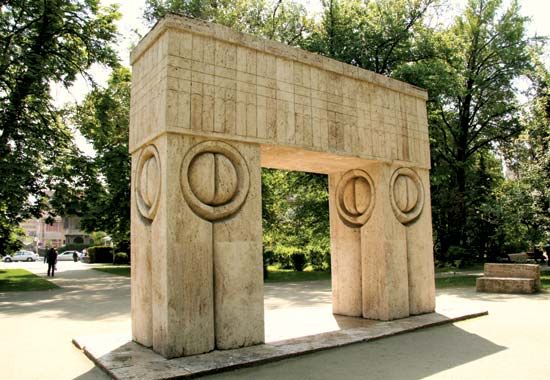 Târgu Jiu: Gate of the Kiss